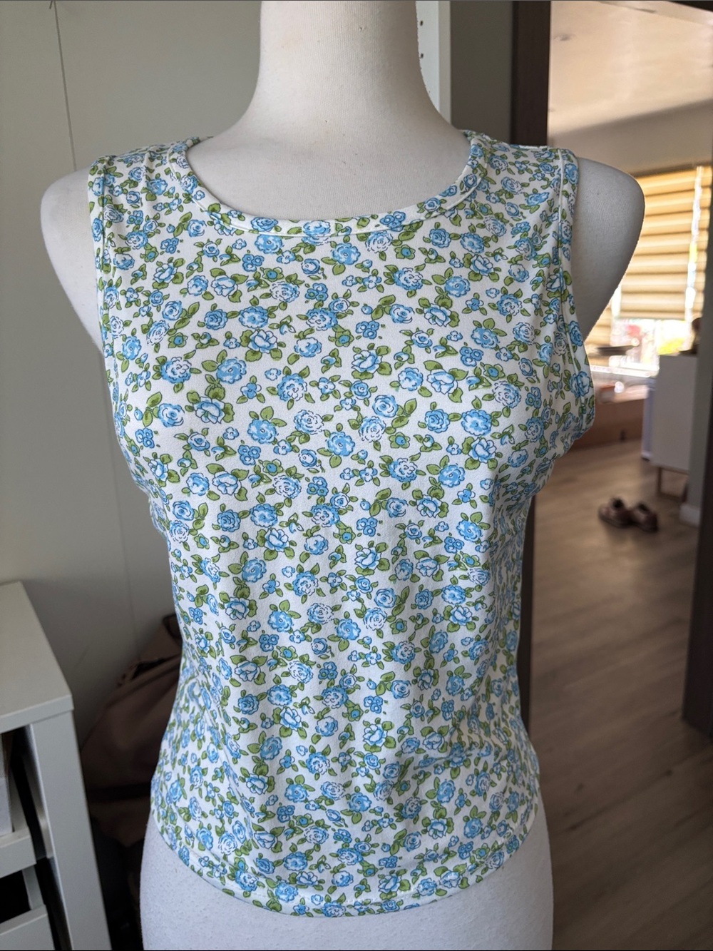 Women’s White Floral Crop Tank Top with Blue & Green Roses